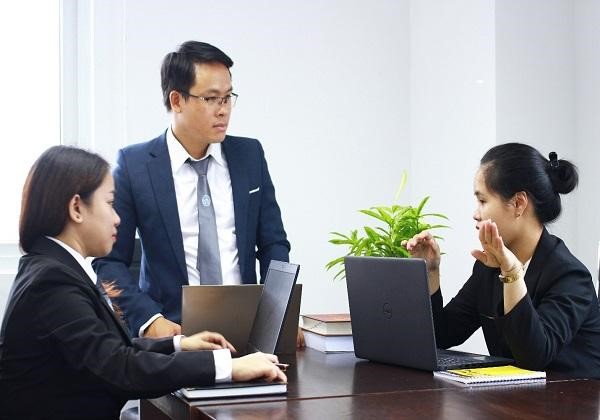 Luật sư tư vấn pháp luật cho nhà đầu tư tại Việt Nam